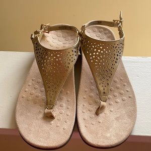 Metallic summer comfort sandals